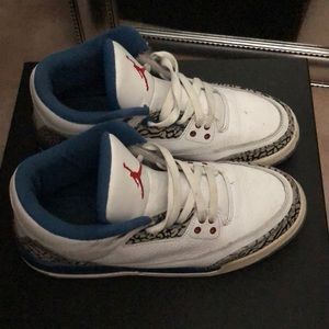 Jordan’s size 7y // euro size 40